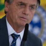 TWITTER - Bolsonaro dice que Brasil estudia rebajar la crisis de la covid a endemia