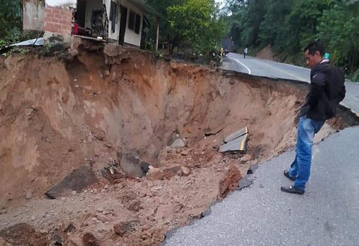 Autopista Medellín-Bogotá, en jurisdicción de San Luis, está cerrada este sábado