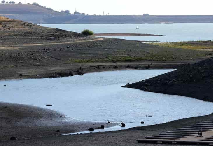 California recorta suministros de agua a ciudades y granjas debido a sequía