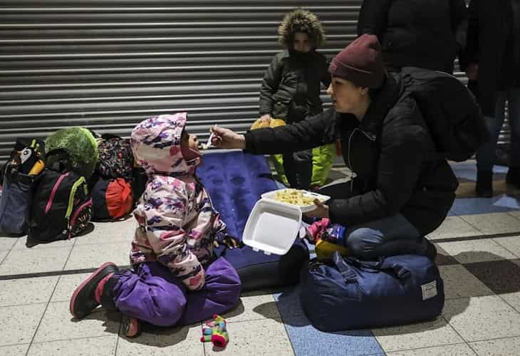 Ciudades polacas acogen ya a miles de refugiados y se vuelcan en su ayuda