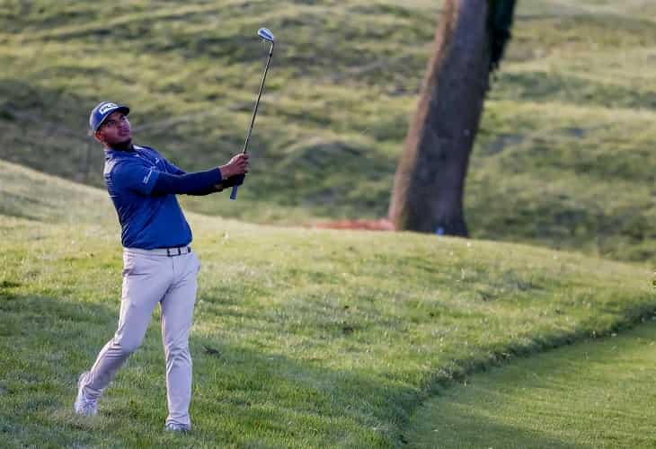 El colombiano Sebastián Muñoz firma la mejor tarjeta del torneo y está a un golpe del líder