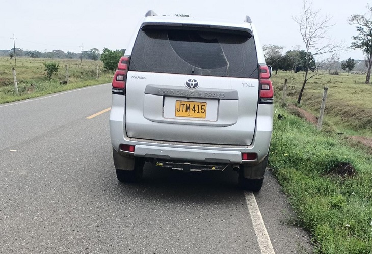 Encuentran un hombre muerto en una Toyota TXL en la vía Tierralta-Montería 
