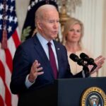 Gobierno de Biden puede mantener activa la norma que permite expulsar migrantes