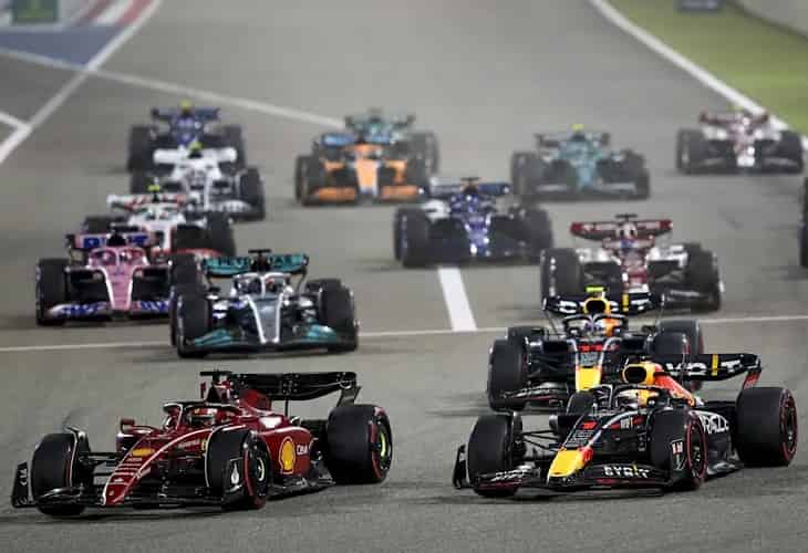 Leclerc primer líder al ganar Baréin; Sainz completó 'doblete' de Ferrari