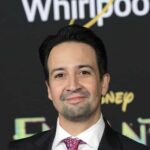 Lin-Manuel Miranda no irá a los Óscar tras el positivo de covid-19 de su esposa