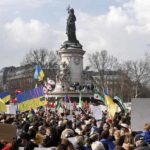 Miles de manifestantes en París por Ucrania con gritos de - Putin asesino