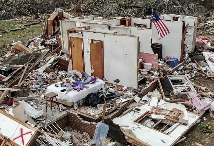 Muere una persona por tornados que amenazan a varios estados de EE.UU.
