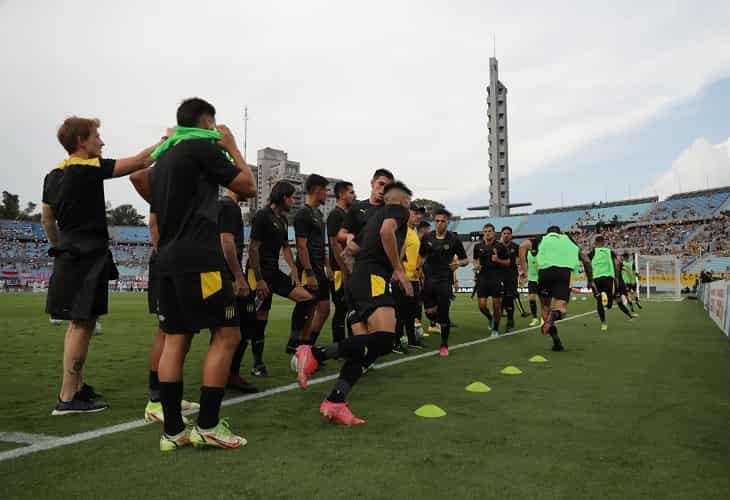 Peñarol hace un minuto sin silencio en contra de la violencia de género