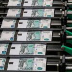Rusia prohíbe sacar del país más de 10.000 dólares en efectivo