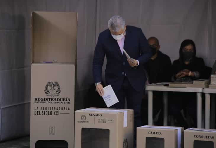 Tranquilidad y alta afluencia marcan la primera parte de las elecciones en Colombia