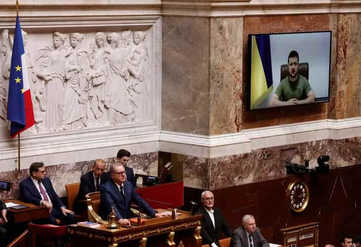 Zelenski pide al mundo unidad contra la guerra de Rusia a un mes de invasión