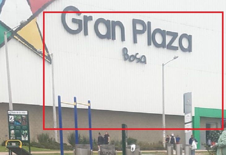 En el centro comercial Gran Plaza habrían abusado de un adolescente en un baño