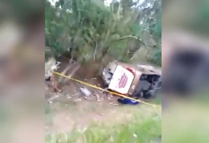 6 muertos deja accidente de bus en el km 5, en vía pueblito Los Andes