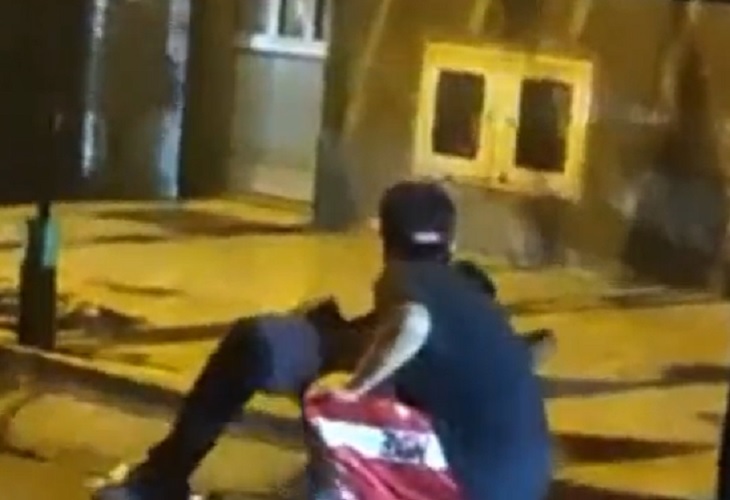 En Itagüí, joven impacta con un taser a un habitante de calle que dormía