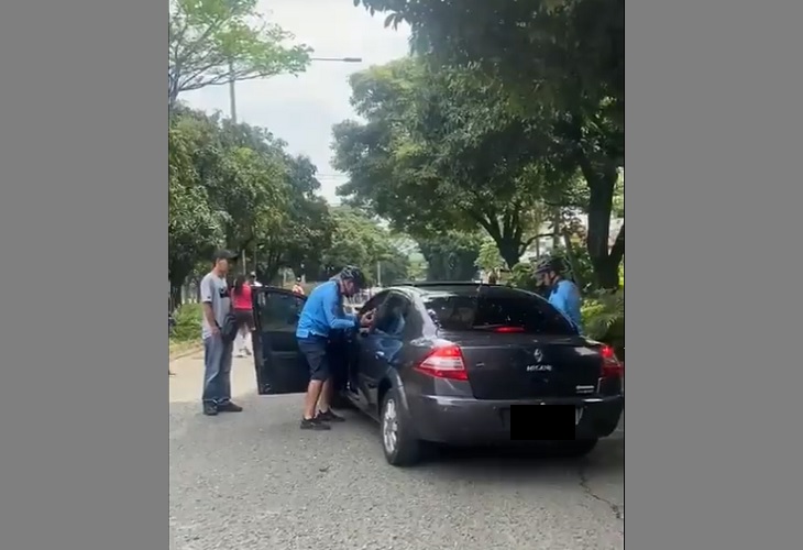 Conductor atropelló a una mujer y un agente de tránsito, en ciclovía de Envigado