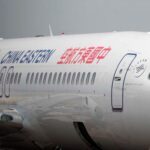 Avión con más de 130 personas a bordo se estrella en China