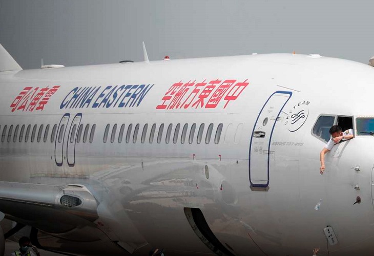 Avión con más de 130 personas a bordo se estrella en China