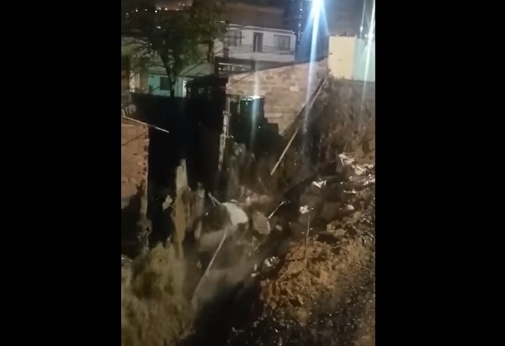 Una casa en barrio La Maruchenga fue arrastrada por las aguas de una quebrada