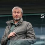 Chelsea no podrá vender boletos ni fichar jugadores tras sanción a Abramovich