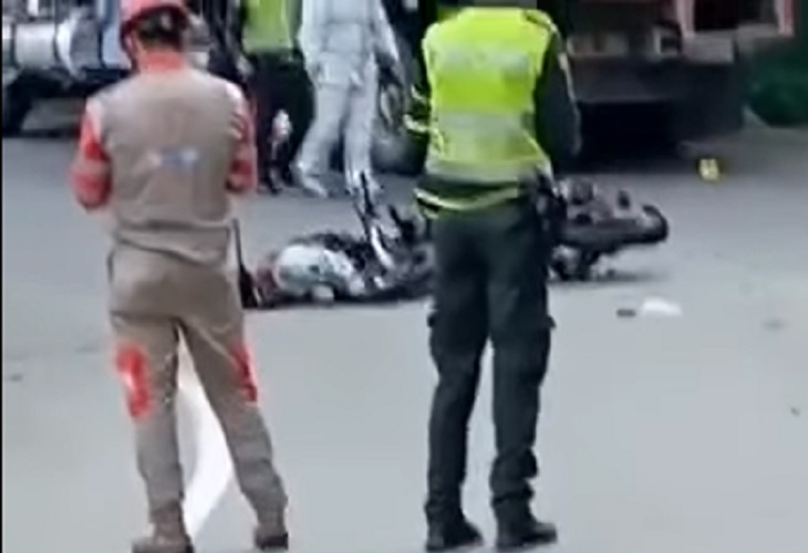 Un motociclista perdió la vida al chocar con camión en la vía Medellín-Titiribí