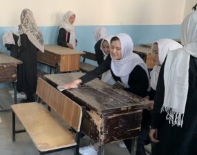 Los talibanes revierten la decisión de reabrir escuelas para alumnas
