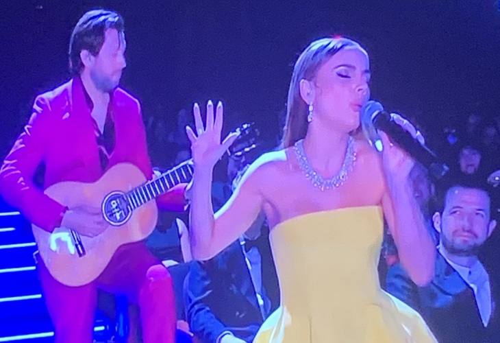 Carolina Gaitán y Mauro Castillo cantan 'No se habla de Bruno' RMX en el Oscar