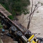 Pelea de camioneros en vía La Felisa - La Pintada termina con tractomula en el cauca
