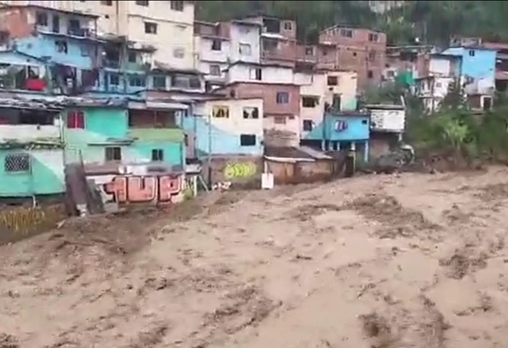 Creciente súbita de quebrada La Iguaná provoca evacuación de varias casas