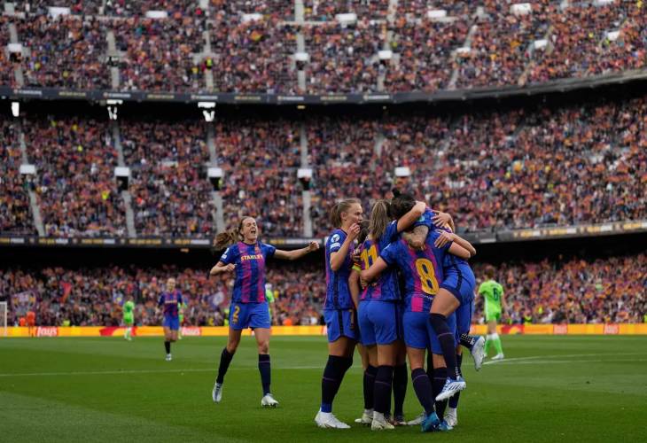 5-1. Otra tarde de récord en el Camp Nou deja al Barça con un pie en la final