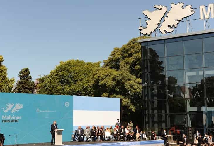 Argentina pide a R. Unido diálogo y abandonar presencia militar en Malvinas