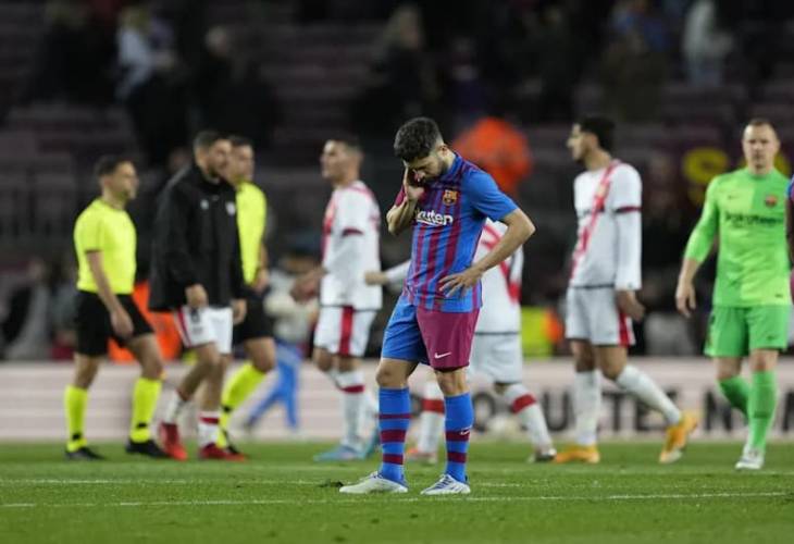 El Barça no aprovecha la bola extra; el Rayo toma el Camp Nou