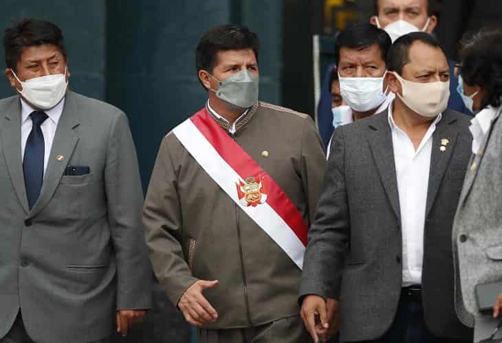 El Defensor del Pueblo pide a la Fiscalía reanudar investigaciones contra Castillo