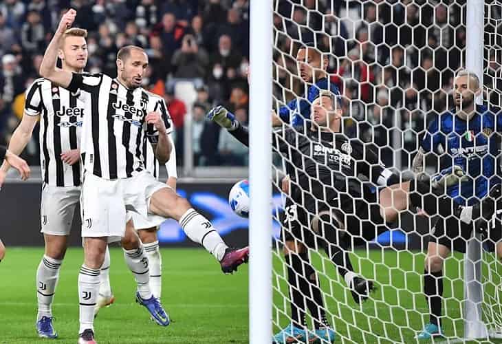 El Inter frena de penalti a un gran Juventus en el Derbi de Italia