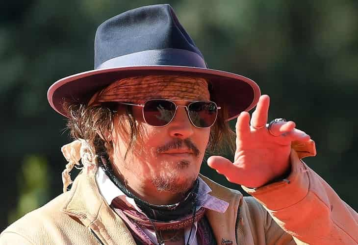 El médico de Johnny Depp dice que encontró su dedo en la escena de una pelea