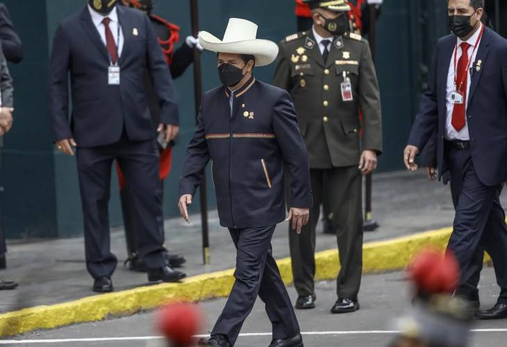 El oficialismo plantea reducir el periodo presidencial en Perú y adelantar los comicios