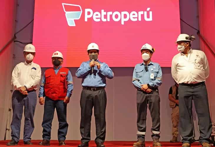 El presidente de Perú pone en marcha la mayor refinería de su país