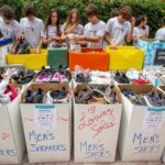 Estudiantes de Florida recolectan 12.000 pares de zapatos para desamparados