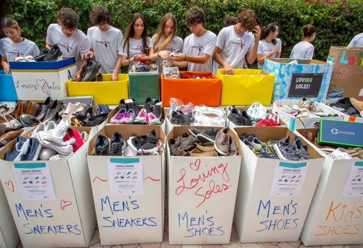 Estudiantes de Florida recolectan 12.000 pares de zapatos para desamparados