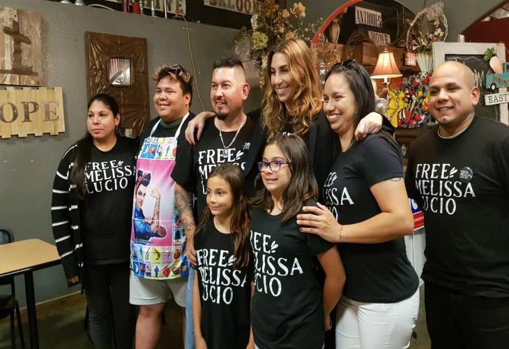 Familia y amigos de Melissa Lucio celebran la suspensión de su ejecución