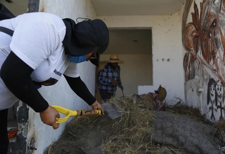 Familias de desaparecidos hallan 20 bolsas con restos óseos en el oeste mexicano