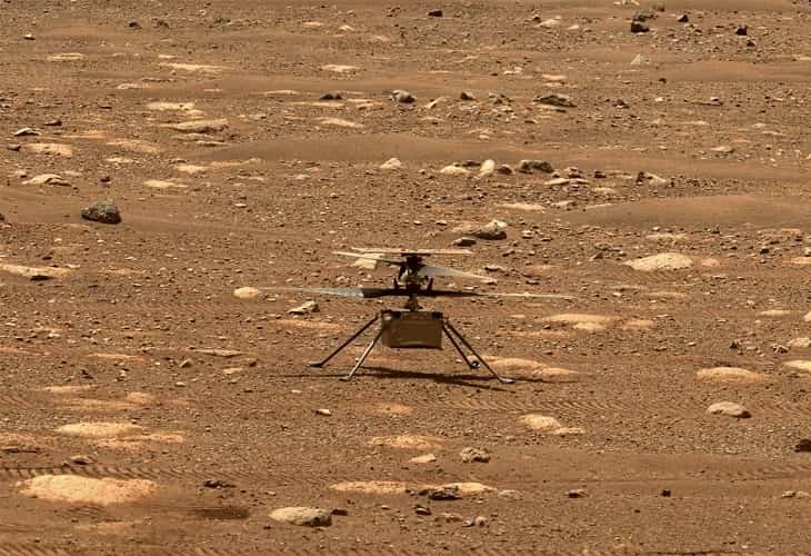 Ingenuity, el pequeño helicóptero que sigue volando en Marte un año después