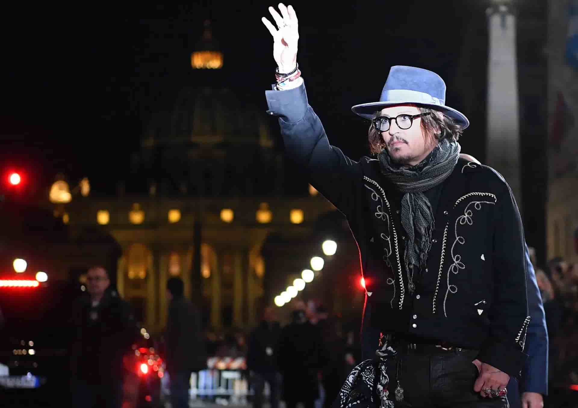 Johnny Depp asegura que Amber Heard dejó “restos fecales humanos” en su cama