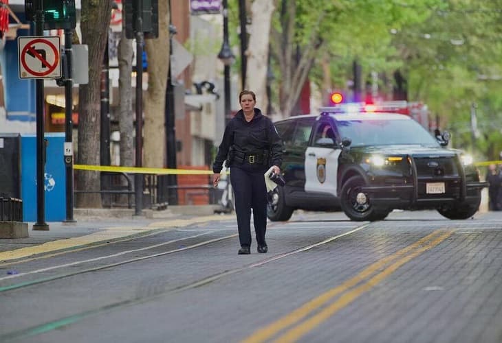 La Policía busca a los autores del tiroteo que dejó seis muertos en California