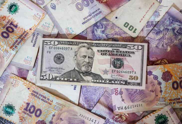 La desatada inflación aviva el debate de la dolarización en Argentina