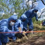 Líder de Madres buscadoras halla restos de hijo en fosa del norte de México