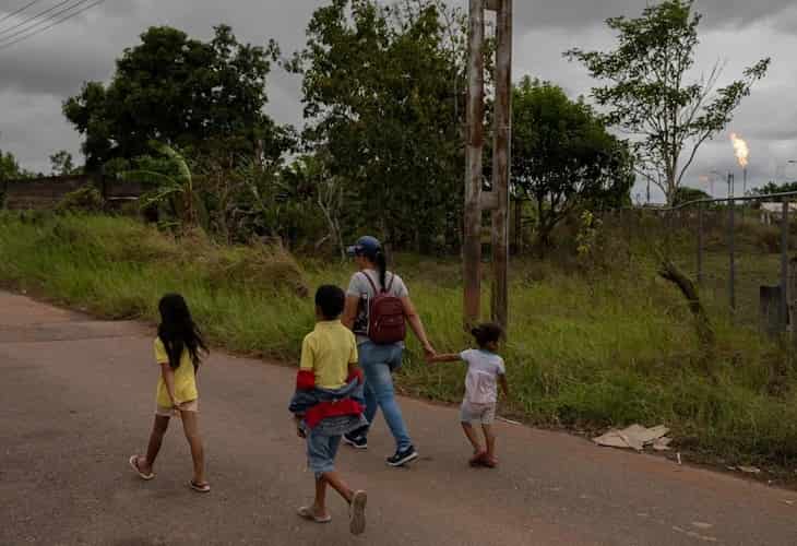 Los mechurrios, la llama que no cesa en comunidades petroleras de Venezuela