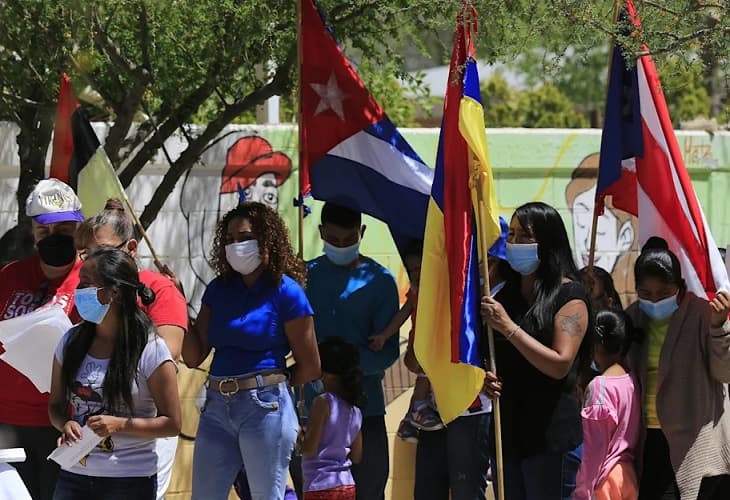 Migrantes recrean la Pasión de Cristo en la frontera de México con EE.UU.