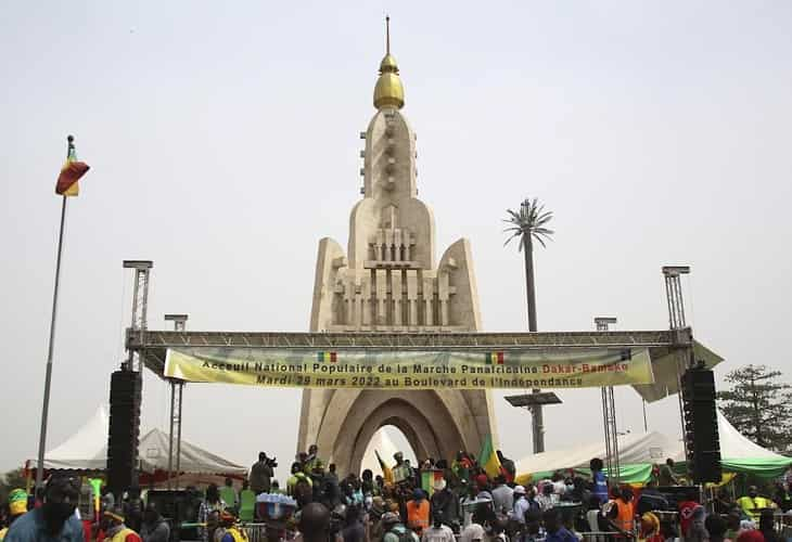 Miles se manifiestan en Mali contra las sanciones impuestas sobre el país