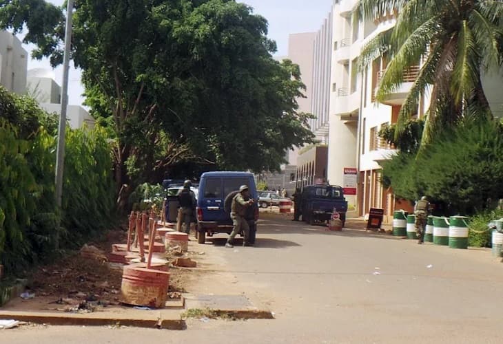 Mueren tres militares malienses al pisar su vehículo una mina
