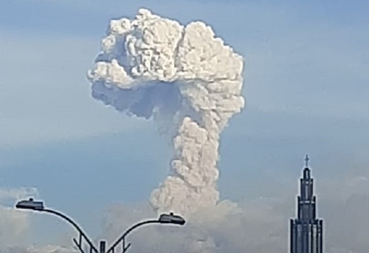 Emisión del Nevado del Ruiz este 11 de abril